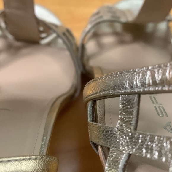Via Spiga Gold Leather Strappy Sexy Sandals Heels VGUC Stilettos Size 9M formal - Picture 10 of 11